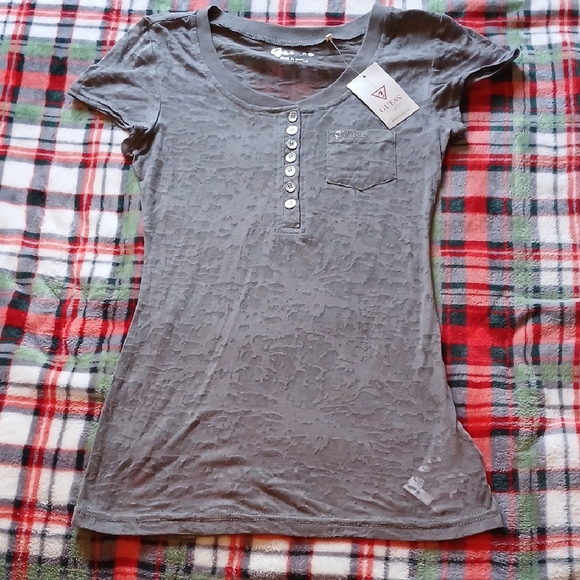 Guess Metallic Logo Gray Tee - Picture 1 of 4